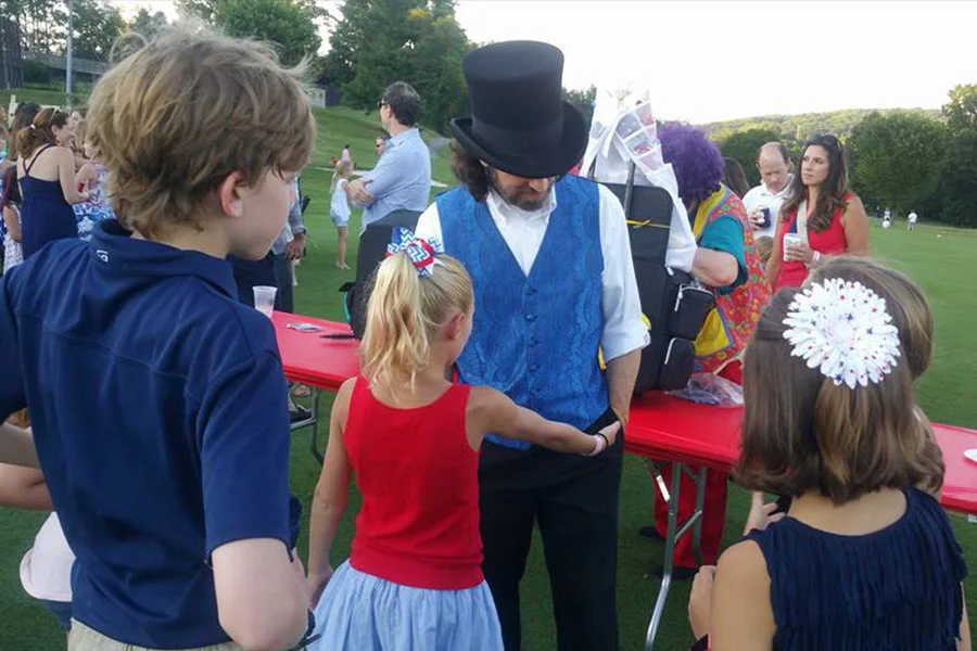 fit-n-fun magician at kids' birthday party